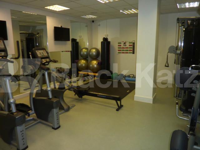 			SWIMMING POOL AND GYM!, 2 Bedroom, 1 bath, 1 reception Flat			 Westbourne Grove, BAYSWATER / WESTBOURNE GROVE